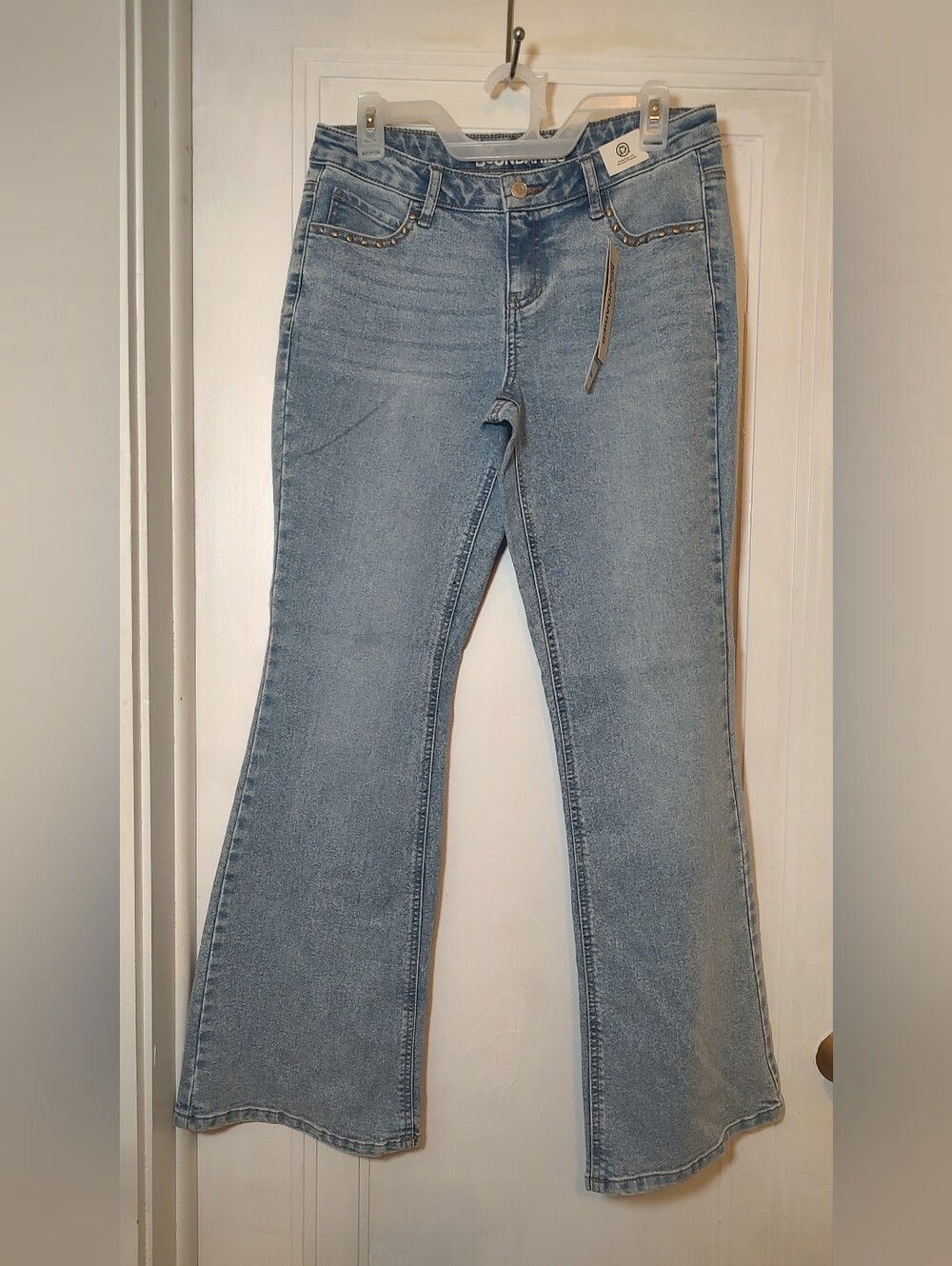 No Boundaries Women's Size 6 Low Rise Specialty Flare Jeans Light Wash NWT